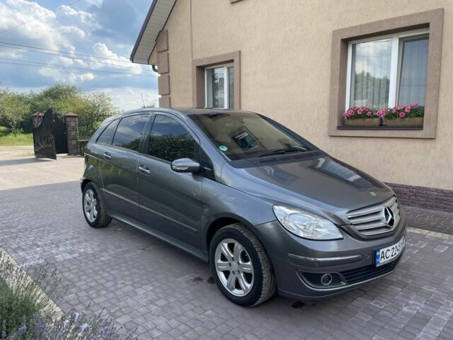 Сірий Мерседес 200, об'ємом двигуна 2 л та пробігом 276 тис. км за 7100 $, фото 1 на Automoto.ua