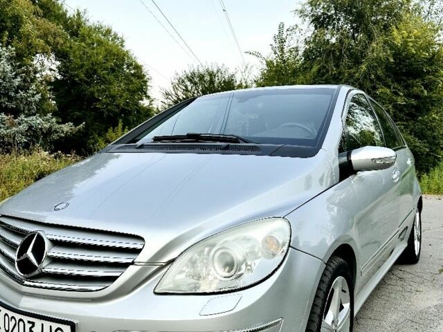 Сірий Мерседес 200, об'ємом двигуна 2 л та пробігом 226 тис. км за 7756 $, фото 1 на Automoto.ua