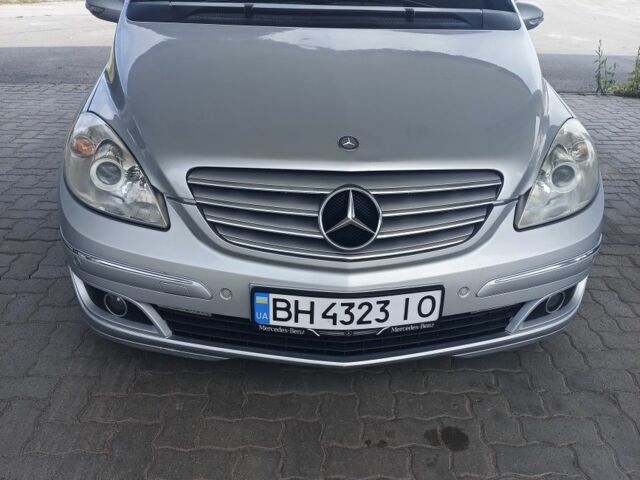 Серый Мерседес 200, объемом двигателя 2 л и пробегом 240 тыс. км за 6500 $, фото 1 на Automoto.ua