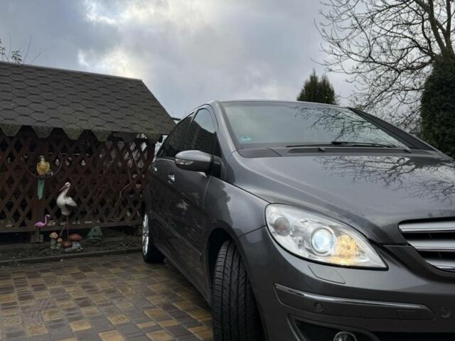 Серый Мерседес 200, объемом двигателя 2 л и пробегом 233 тыс. км за 7000 $, фото 1 на Automoto.ua