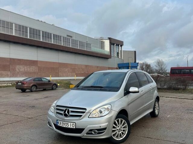 Серый Мерседес 200, объемом двигателя 2 л и пробегом 230 тыс. км за 6459 $, фото 1 на Automoto.ua