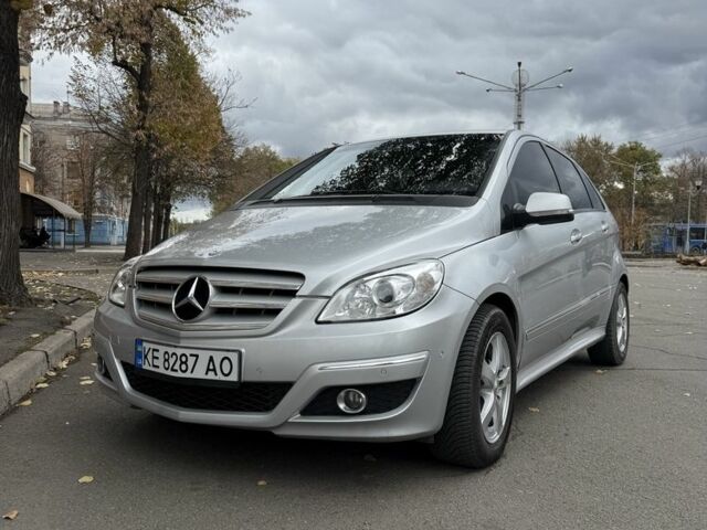 Серый Мерседес 200, объемом двигателя 2 л и пробегом 313 тыс. км за 7900 $, фото 1 на Automoto.ua