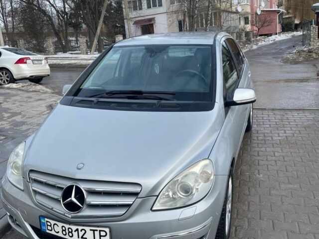 Сірий Мерседес 200, об'ємом двигуна 2 л та пробігом 104 тис. км за 10300 $, фото 1 на Automoto.ua