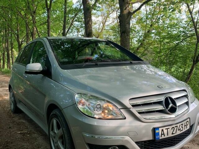 Сірий Мерседес 200, об'ємом двигуна 2 л та пробігом 280 тис. км за 7200 $, фото 1 на Automoto.ua