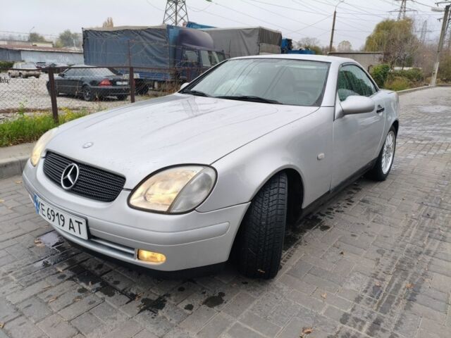 Сірий Мерседес 200, об'ємом двигуна 2 л та пробігом 194 тис. км за 6500 $, фото 1 на Automoto.ua