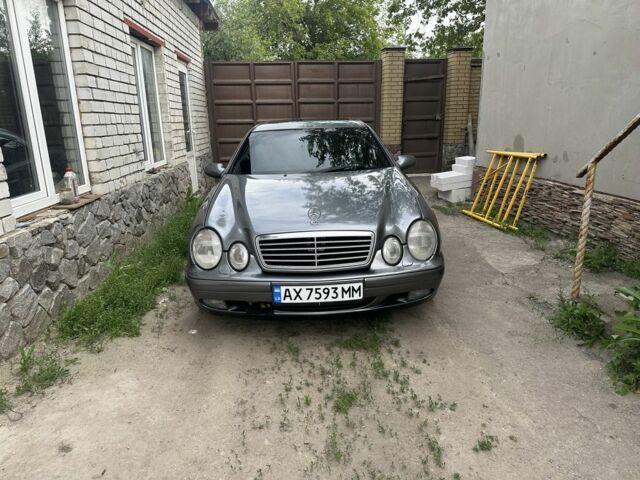 Серый Мерседес 200, объемом двигателя 2 л и пробегом 300 тыс. км за 3800 $, фото 1 на Automoto.ua