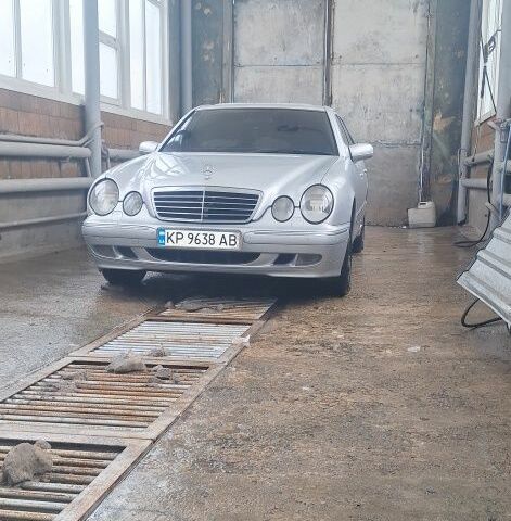 Сірий Мерседес 200, об'ємом двигуна 2.1 л та пробігом 400 тис. км за 2500 $, фото 1 на Automoto.ua