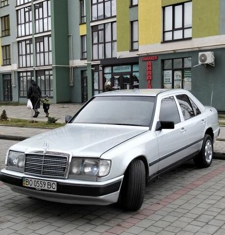 Серый Мерседес 200, объемом двигателя 2 л и пробегом 400 тыс. км за 2436 $, фото 1 на Automoto.ua