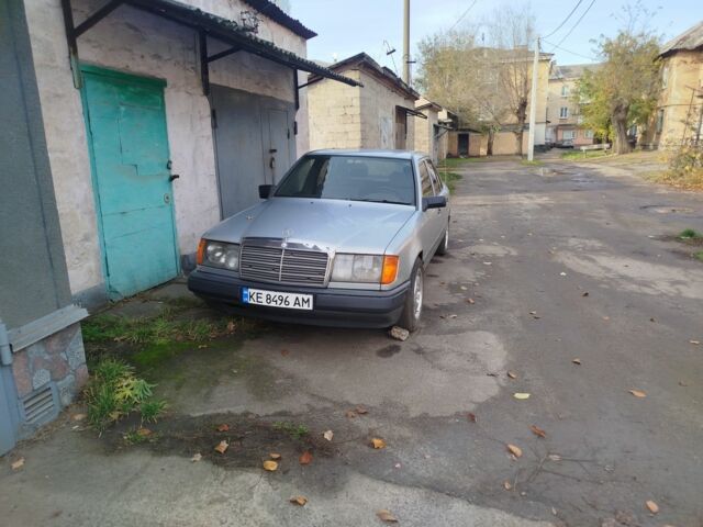 Серый Мерседес 200, объемом двигателя 2 л и пробегом 258 тыс. км за 1188 $, фото 1 на Automoto.ua