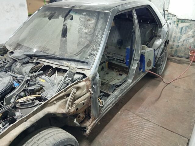 Серый Мерседес 200, объемом двигателя 2 л и пробегом 450 тыс. км за 1400 $, фото 1 на Automoto.ua