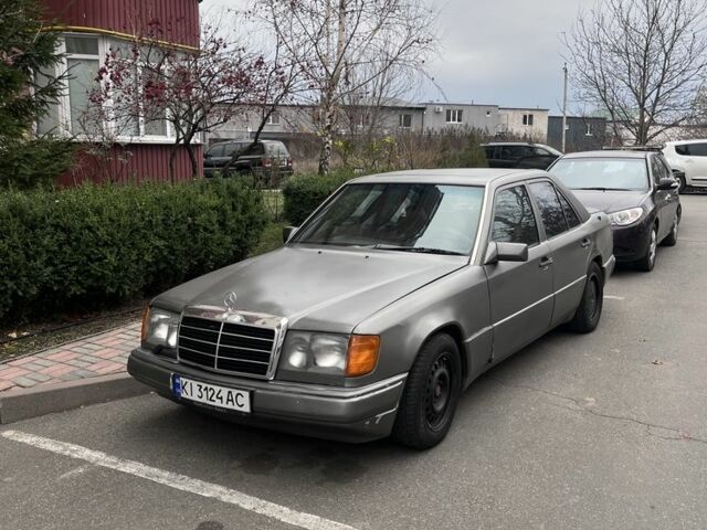 Серый Мерседес 200, объемом двигателя 2 л и пробегом 343 тыс. км за 1200 $, фото 1 на Automoto.ua