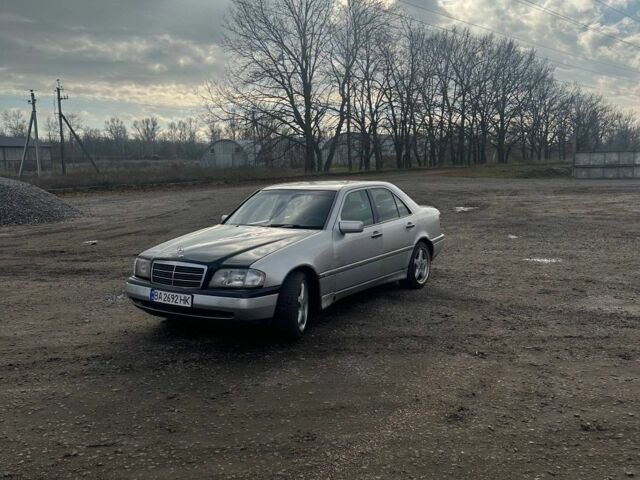 Серый Мерседес 200, объемом двигателя 2.8 л и пробегом 422 тыс. км за 2400 $, фото 1 на Automoto.ua