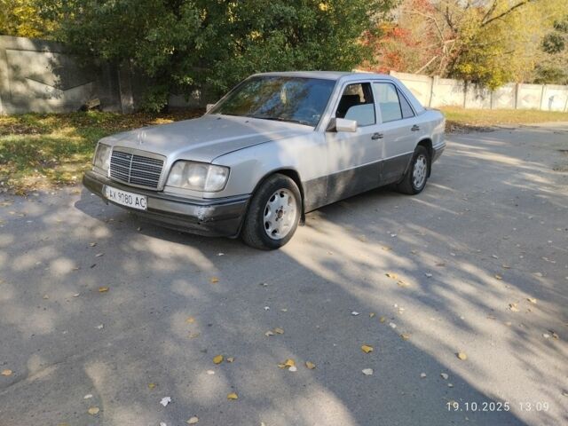 Сірий Мерседес 200, об'ємом двигуна 2 л та пробігом 300 тис. км за 1619 $, фото 1 на Automoto.ua