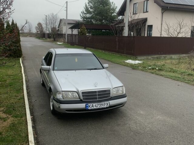 Сірий Мерседес 200, об'ємом двигуна 2 л та пробігом 360 тис. км за 2700 $, фото 1 на Automoto.ua