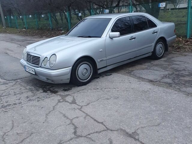 Серый Мерседес 200, объемом двигателя 2.8 л и пробегом 230 тыс. км за 2550 $, фото 1 на Automoto.ua
