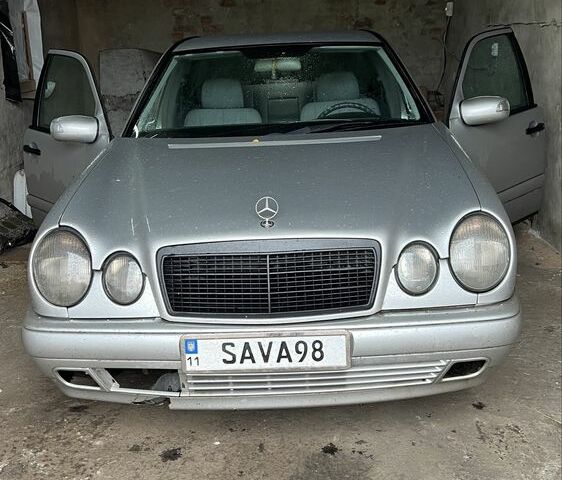 Сірий Мерседес 200, об'ємом двигуна 2.2 л та пробігом 400 тис. км за 3600 $, фото 1 на Automoto.ua