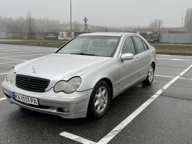 Серый Мерседес 200, объемом двигателя 2 л и пробегом 284 тыс. км за 3700 $, фото 1 на Automoto.ua