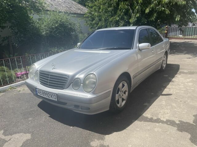 Сірий Мерседес 200, об'ємом двигуна 2 л та пробігом 400 тис. км за 3900 $, фото 1 на Automoto.ua