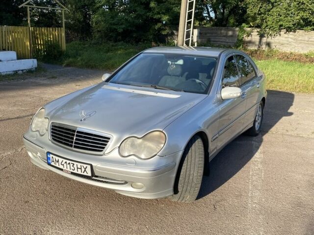 Сірий Мерседес 200, об'ємом двигуна 2 л та пробігом 362 тис. км за 3000 $, фото 1 на Automoto.ua