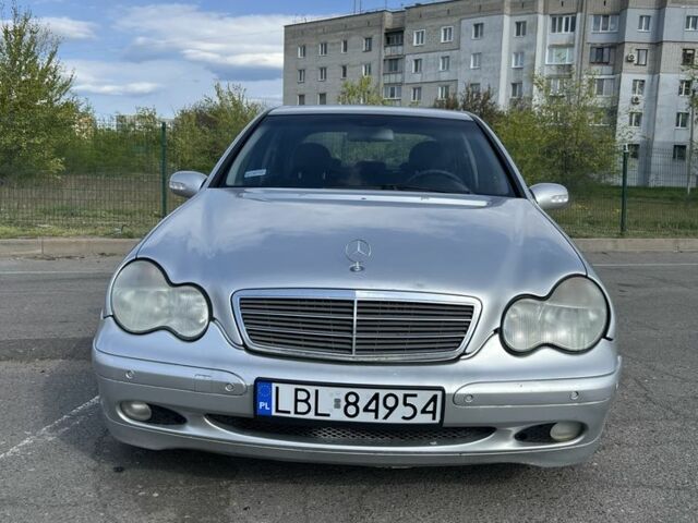 Серый Мерседес 200, объемом двигателя 2.2 л и пробегом 333 тыс. км за 2500 $, фото 1 на Automoto.ua