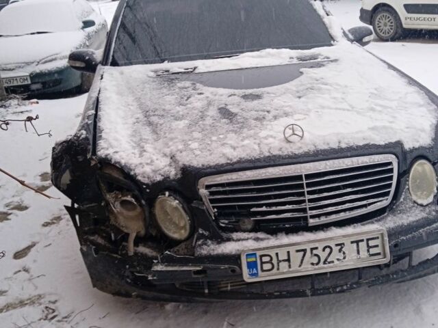 Серый Мерседес 200, объемом двигателя 1.8 л и пробегом 330 тыс. км за 3500 $, фото 1 на Automoto.ua