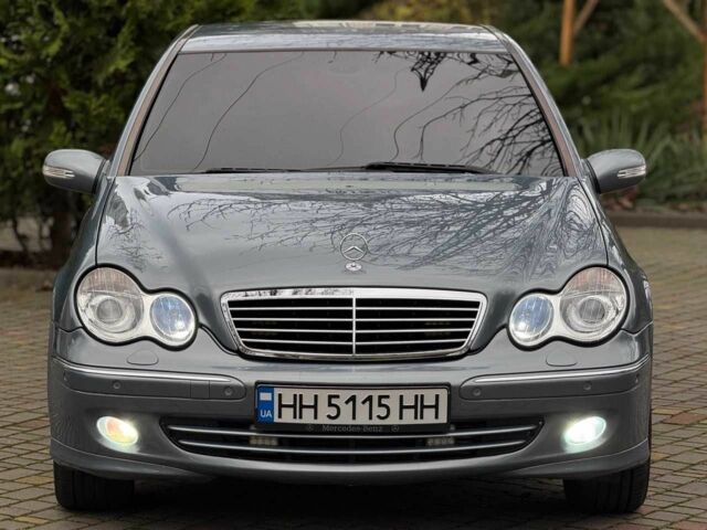 Серый Мерседес 200, объемом двигателя 2.2 л и пробегом 260 тыс. км за 8500 $, фото 1 на Automoto.ua