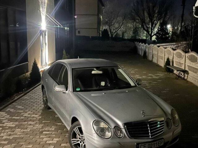 Сірий Мерседес 200, об'ємом двигуна 2.1 л та пробігом 290 тис. км за 6500 $, фото 1 на Automoto.ua