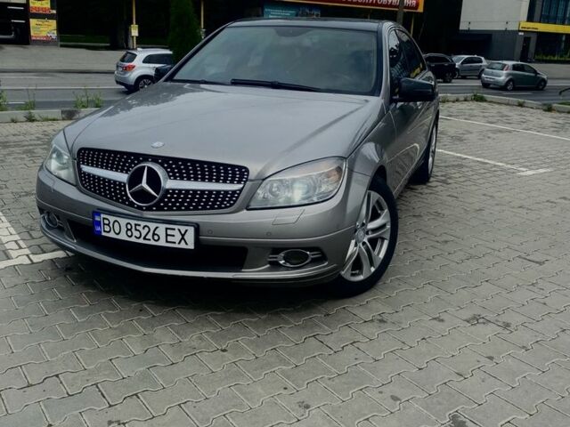 Серый Мерседес 200, объемом двигателя 1.8 л и пробегом 206 тыс. км за 7700 $, фото 1 на Automoto.ua