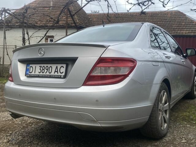 Серый Мерседес 200, объемом двигателя 2.1 л и пробегом 300 тыс. км за 8743 $, фото 1 на Automoto.ua