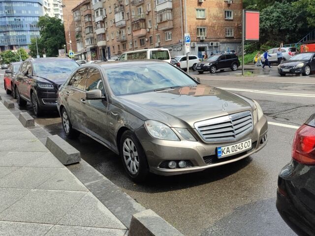 Сірий Мерседес 200, об'ємом двигуна 2.1 л та пробігом 383 тис. км за 9400 $, фото 1 на Automoto.ua