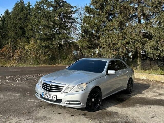 Сірий Мерседес 200, об'ємом двигуна 2.1 л та пробігом 320 тис. км за 12750 $, фото 1 на Automoto.ua