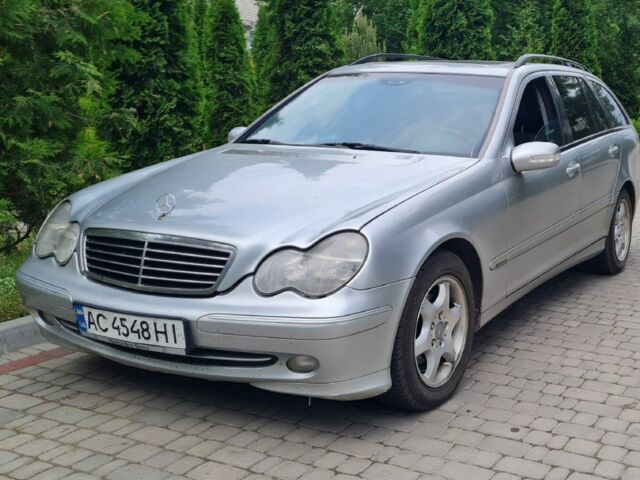 Сірий Мерседес 200, об'ємом двигуна 2.1 л та пробігом 300 тис. км за 3300 $, фото 1 на Automoto.ua