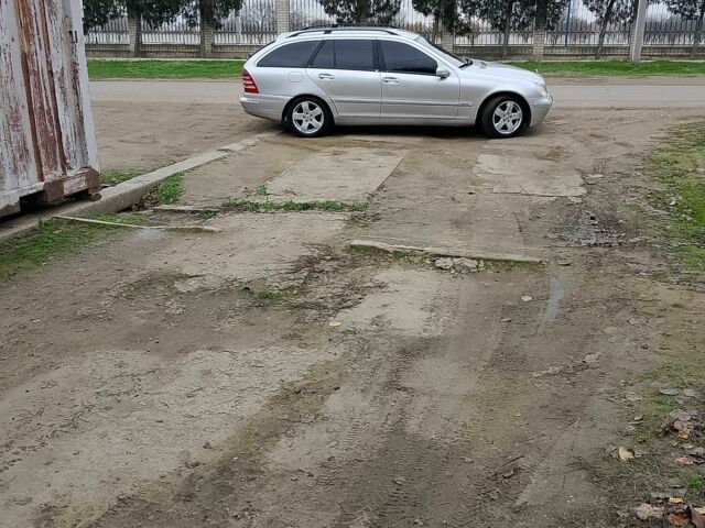 Сірий Мерседес 200, об'ємом двигуна 2.2 л та пробігом 3 тис. км за 4999 $, фото 1 на Automoto.ua