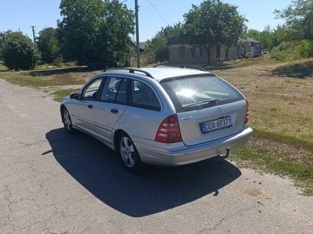 Сірий Мерседес 200, об'ємом двигуна 0 л та пробігом 220 тис. км за 2901 $, фото 1 на Automoto.ua