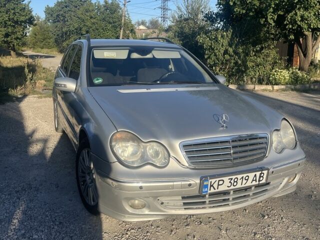 Сірий Мерседес 200, об'ємом двигуна 2.15 л та пробігом 445 тис. км за 4700 $, фото 1 на Automoto.ua