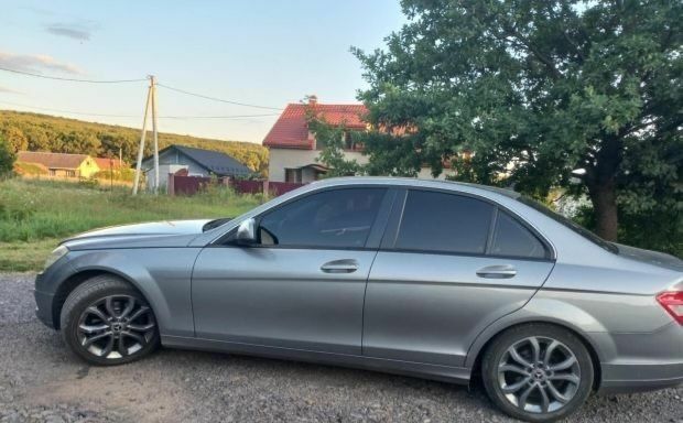 Серый Мерседес 200, объемом двигателя 2.1 л и пробегом 2 тыс. км за 7500 $, фото 1 на Automoto.ua