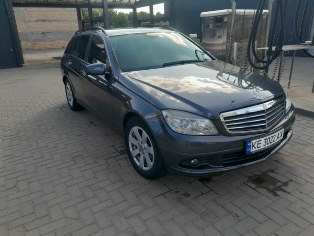 Серый Мерседес 200, объемом двигателя 2.1 л и пробегом 392 тыс. км за 7300 $, фото 1 на Automoto.ua