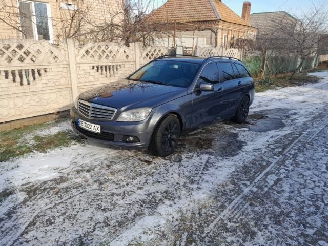 Серый Мерседес 200, объемом двигателя 2.2 л и пробегом 403 тыс. км за 7800 $, фото 1 на Automoto.ua