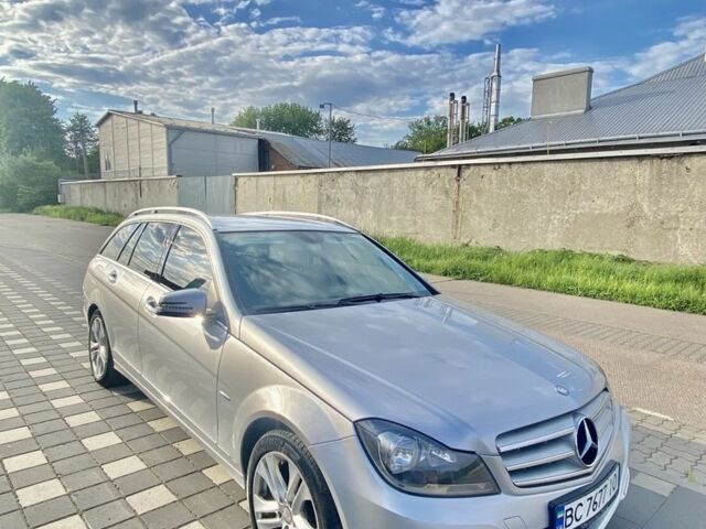 Сірий Мерседес 200, об'ємом двигуна 2.1 л та пробігом 288 тис. км за 12700 $, фото 1 на Automoto.ua