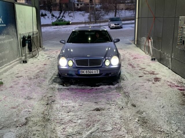 Синій Мерседес 200, об'ємом двигуна 2 л та пробігом 400 тис. км за 3100 $, фото 1 на Automoto.ua