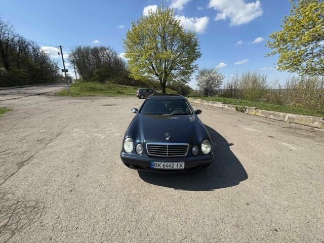 Синий Мерседес 200, объемом двигателя 2 л и пробегом 500 тыс. км за 2600 $, фото 1 на Automoto.ua