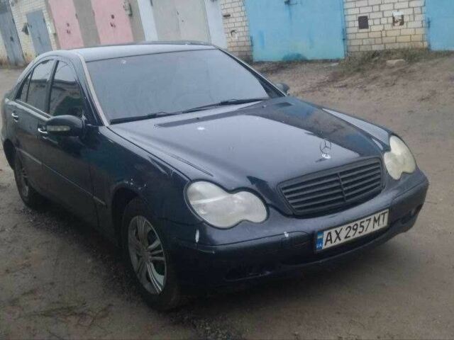 Синій Мерседес 200, об'ємом двигуна 2 л та пробігом 490 тис. км за 4000 $, фото 1 на Automoto.ua