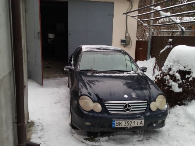 Синий Мерседес 200, объемом двигателя 2 л и пробегом 205 тыс. км за 2400 $, фото 1 на Automoto.ua