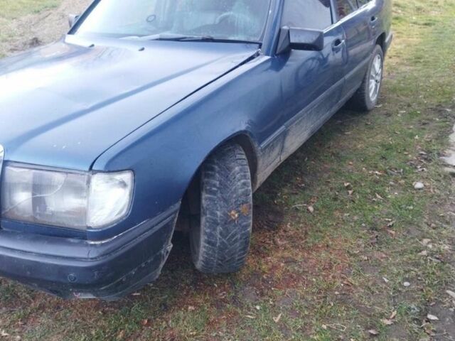 Синий Мерседес 200, объемом двигателя 2 л и пробегом 400 тыс. км за 1350 $, фото 1 на Automoto.ua