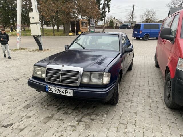 Синий Мерседес 200, объемом двигателя 2 л и пробегом 600 тыс. км за 1500 $, фото 1 на Automoto.ua