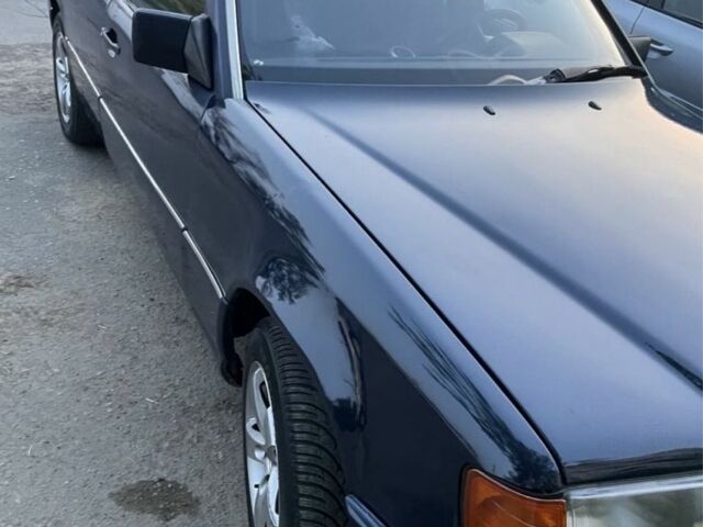 Синий Мерседес 200, объемом двигателя 2 л и пробегом 385 тыс. км за 1600 $, фото 1 на Automoto.ua