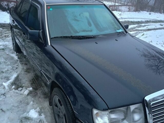 Синий Мерседес 200, объемом двигателя 2 л и пробегом 500 тыс. км за 2200 $, фото 1 на Automoto.ua