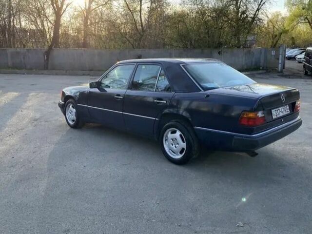 Синий Мерседес 200, объемом двигателя 2 л и пробегом 345 тыс. км за 1300 $, фото 1 на Automoto.ua