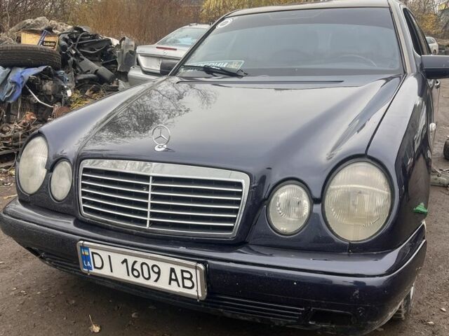 Синий Мерседес 200, объемом двигателя 2 л и пробегом 400 тыс. км за 2000 $, фото 1 на Automoto.ua