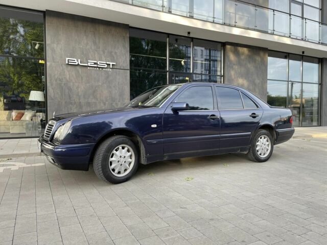 Синій Мерседес 200, об'ємом двигуна 2 л та пробігом 400 тис. км за 900 $, фото 1 на Automoto.ua